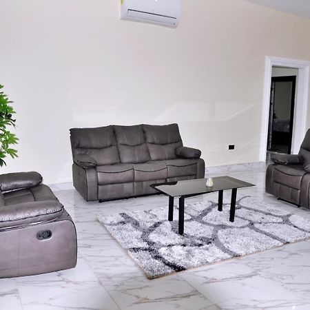 فندق Queens Place أكرا المظهر الخارجي الصورة