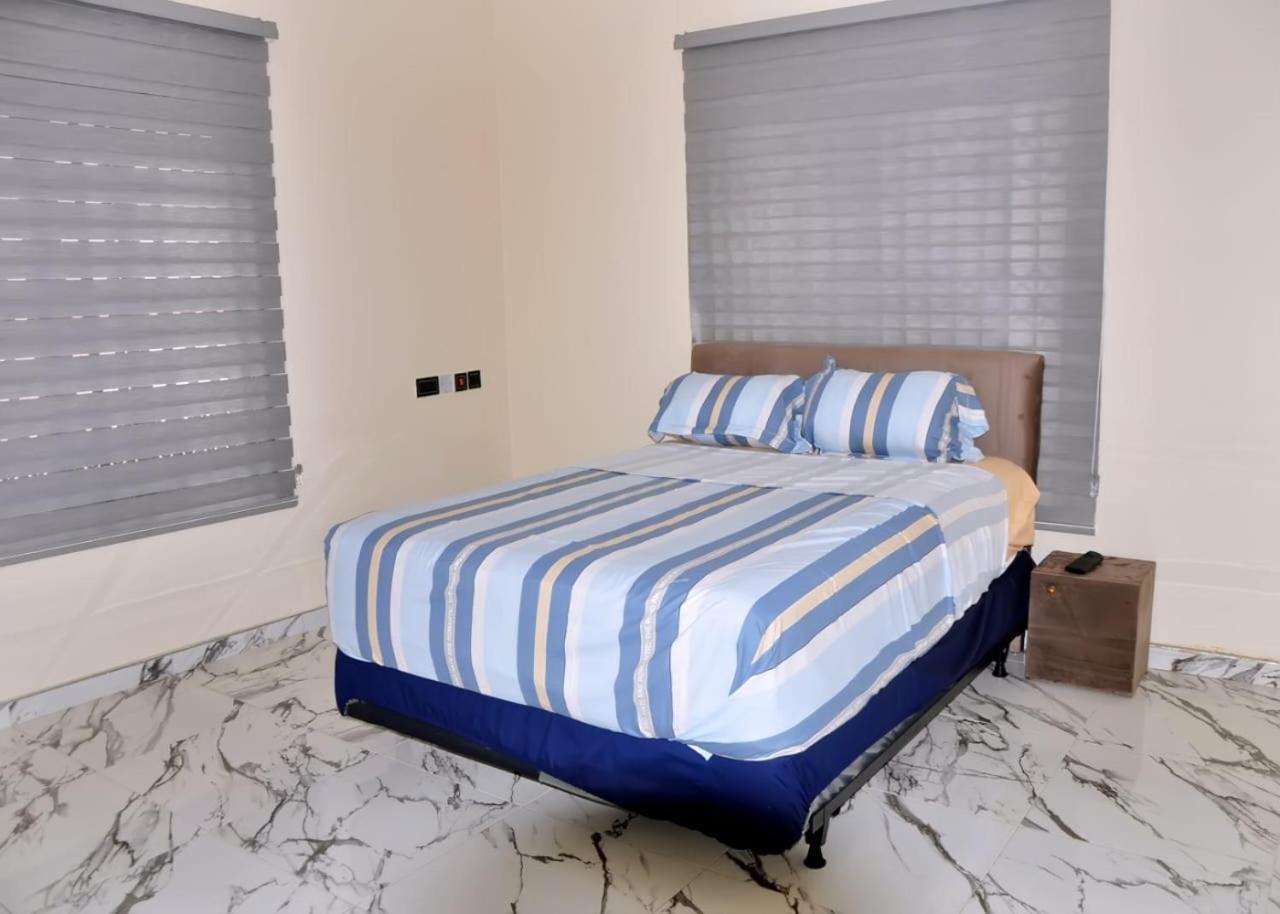 فندق Queens Place أكرا المظهر الخارجي الصورة