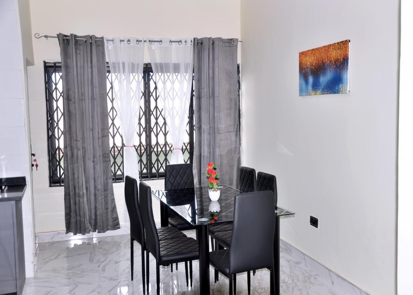 فندق Queens Place أكرا المظهر الخارجي الصورة