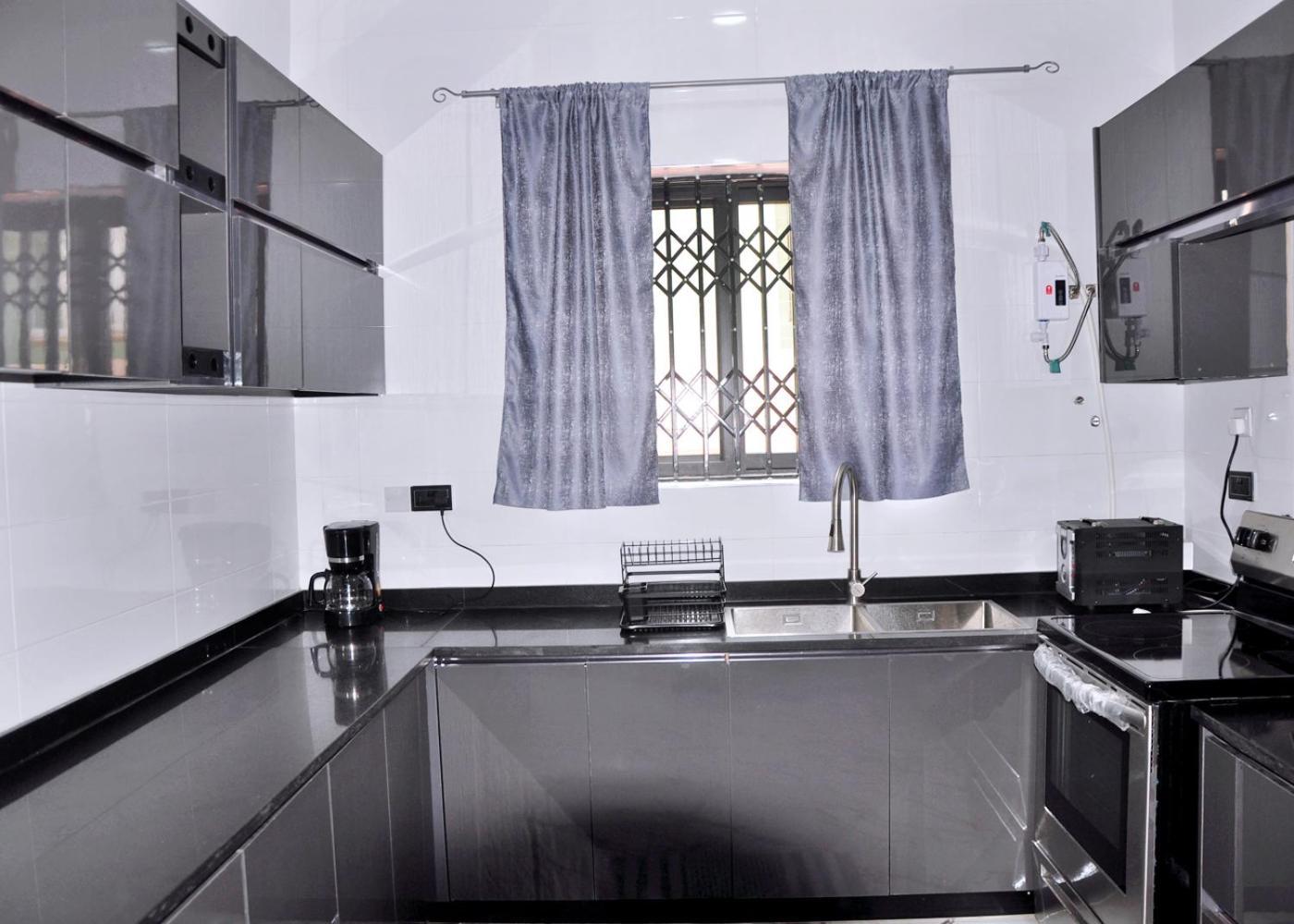 فندق Queens Place أكرا المظهر الخارجي الصورة