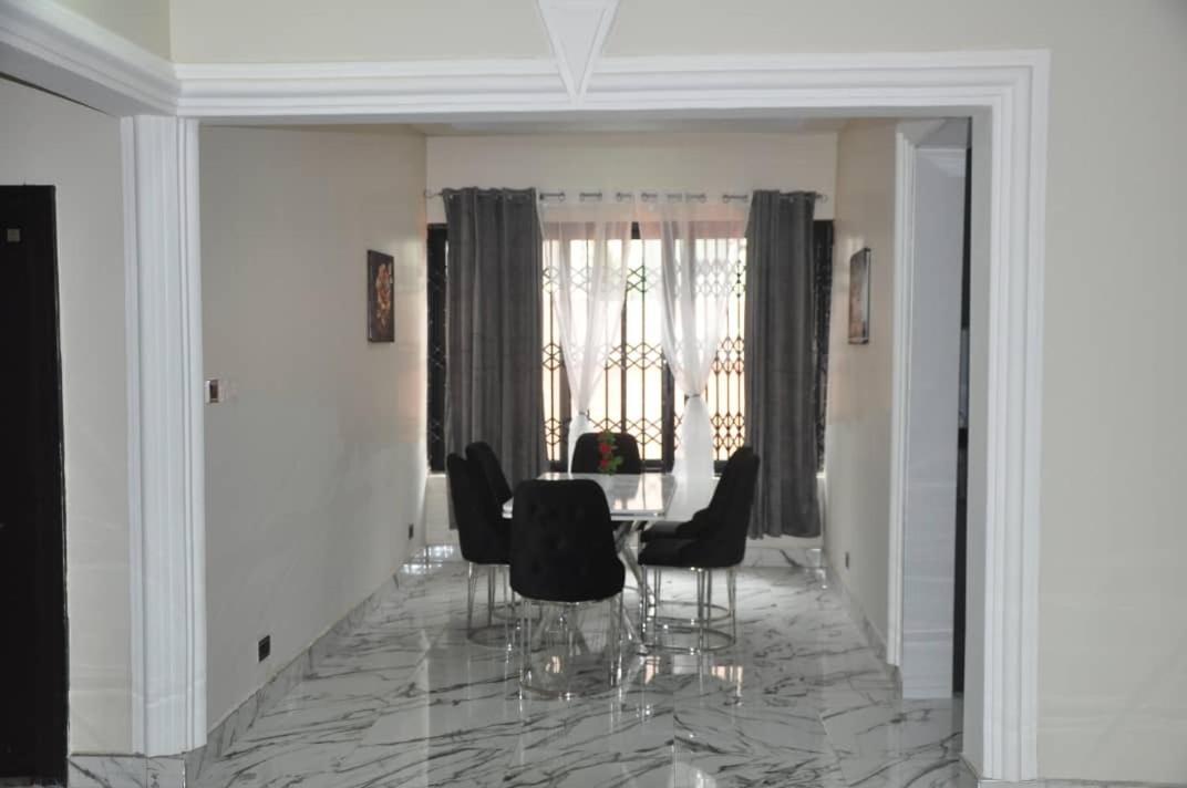 فندق Queens Place أكرا المظهر الخارجي الصورة