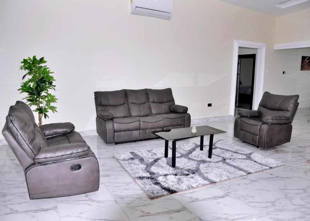 فندق Queens Place أكرا المظهر الخارجي الصورة