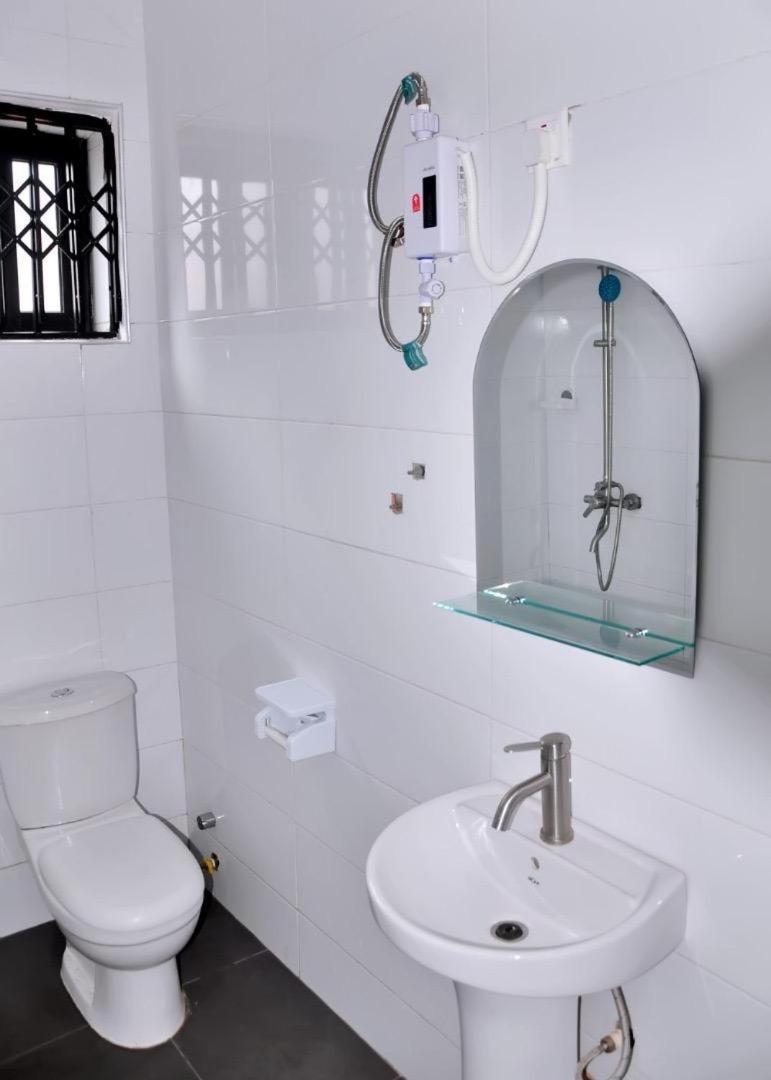 فندق Queens Place أكرا المظهر الخارجي الصورة