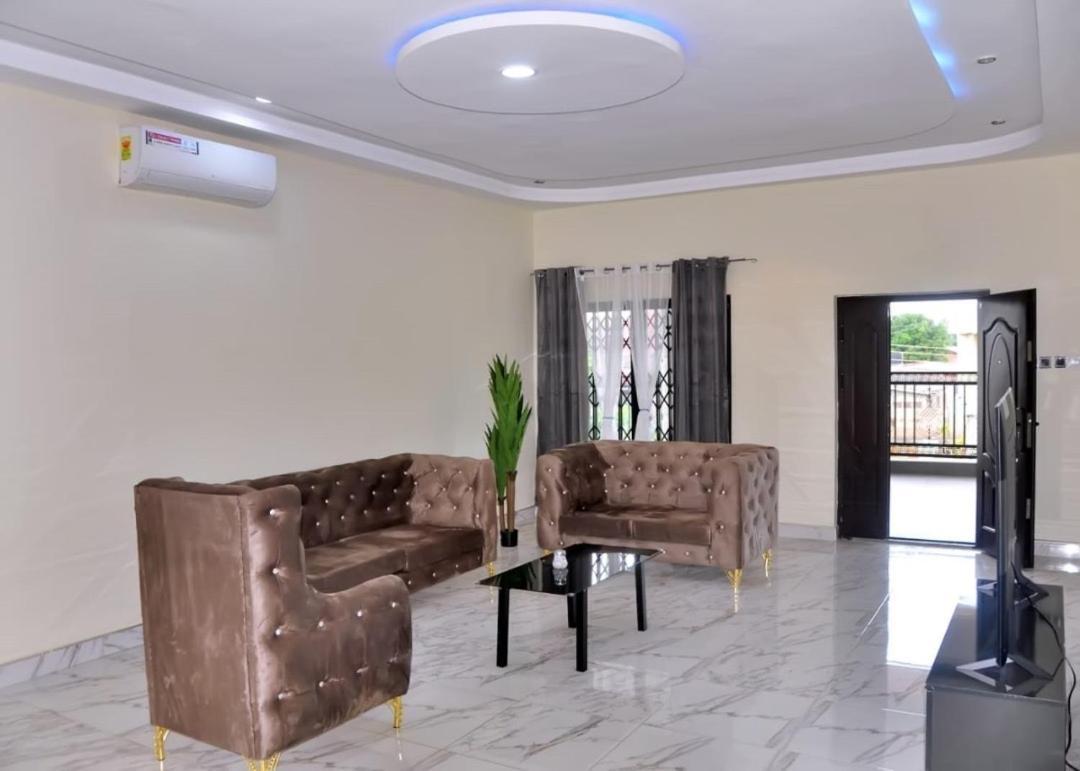 فندق Queens Place أكرا المظهر الخارجي الصورة